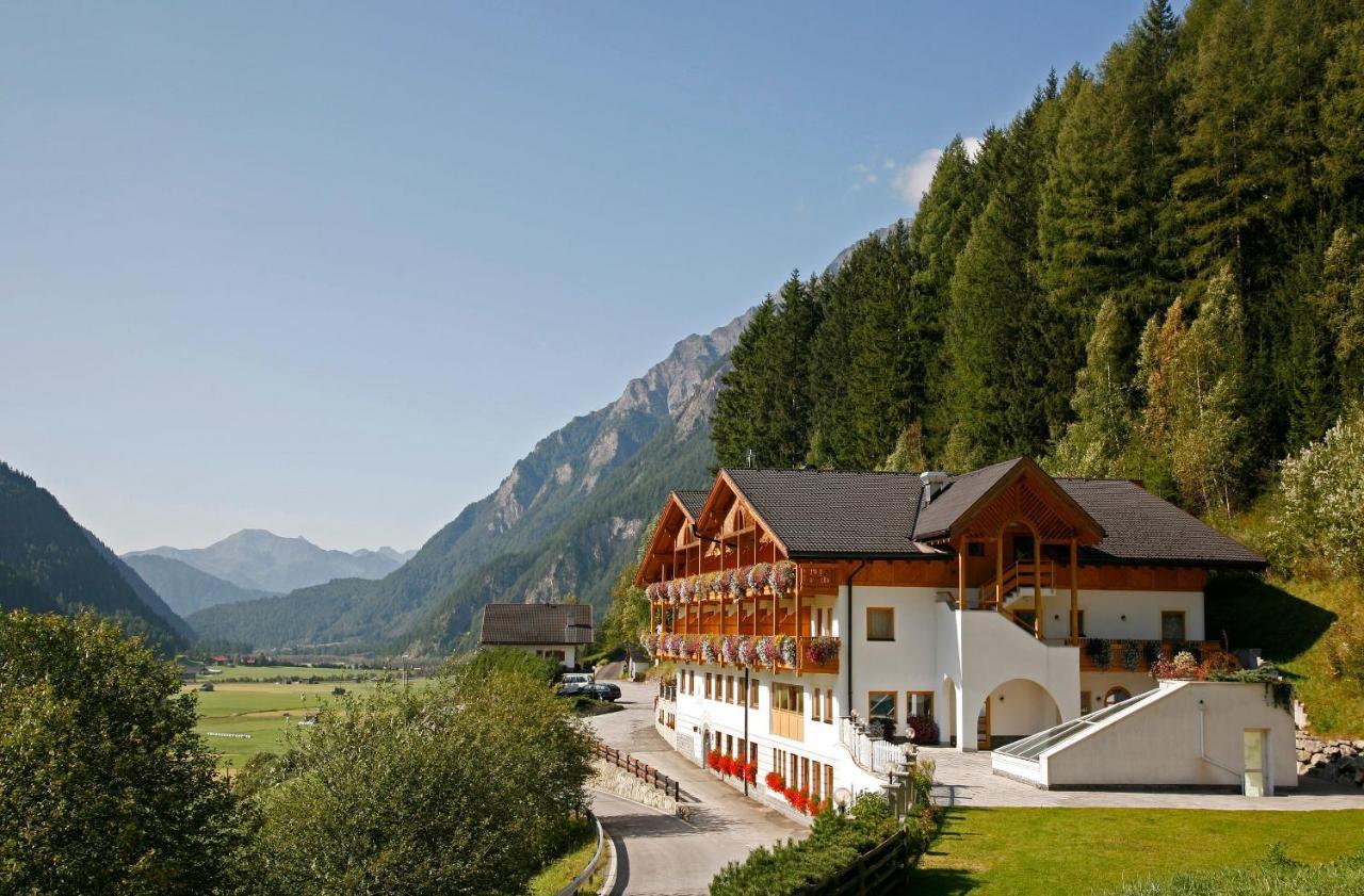 Hotel Kranebitt Val di Vizze Bagian luar foto