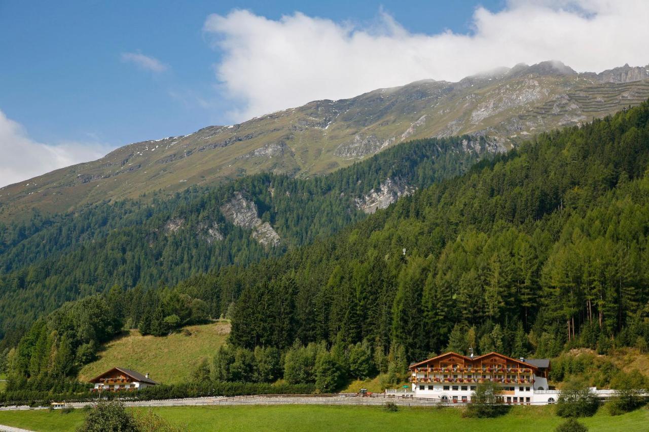 Hotel Kranebitt Val di Vizze Bagian luar foto