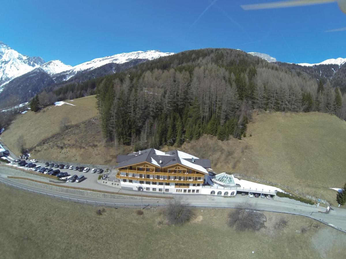 Hotel Kranebitt Val di Vizze Bagian luar foto