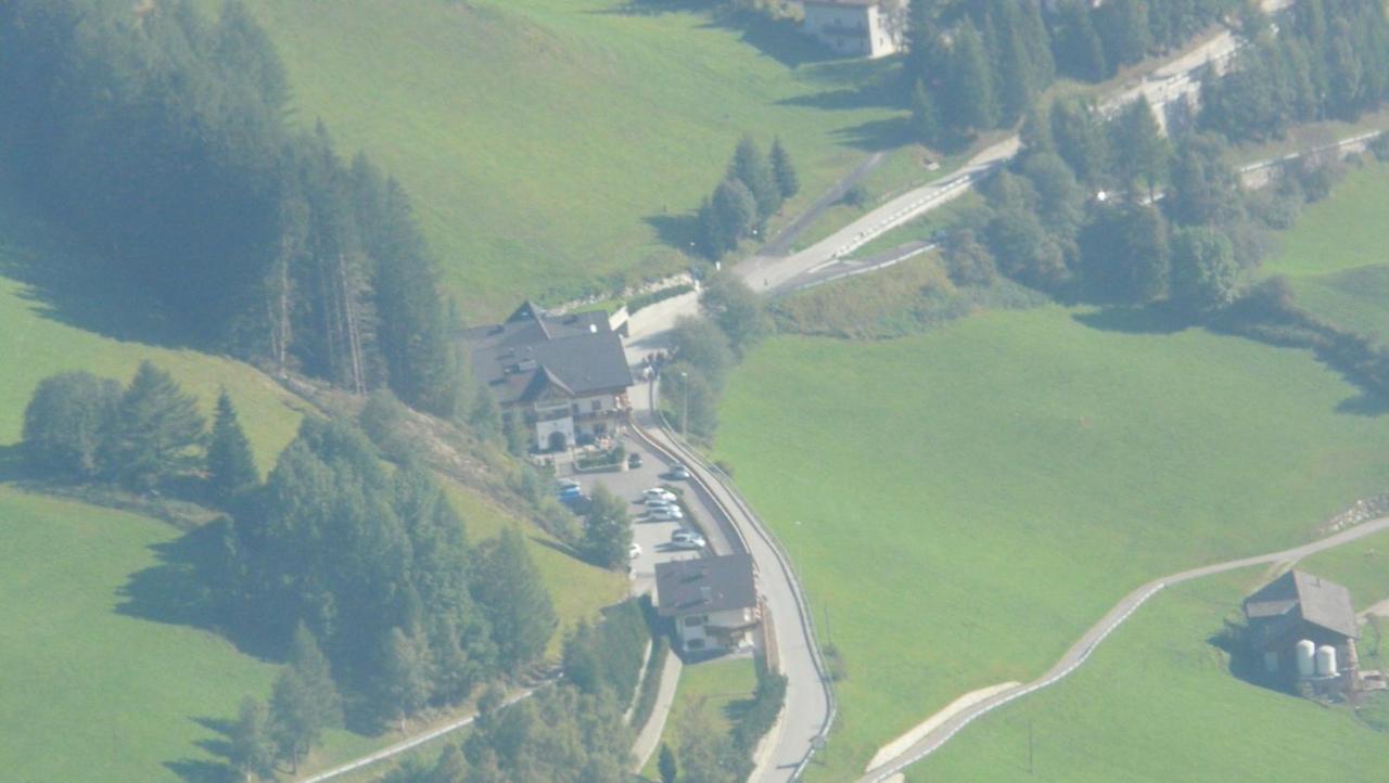 Hotel Kranebitt Val di Vizze Bagian luar foto